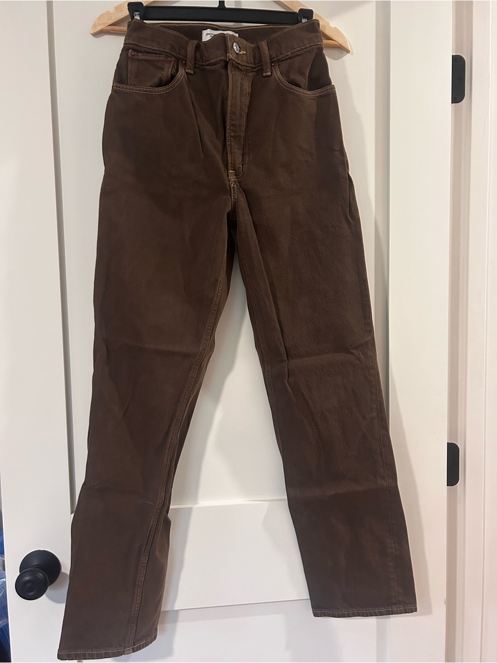 Women’s Abercrombie Ultra High-Rise 90s Straight Jean in Brown - Size 26